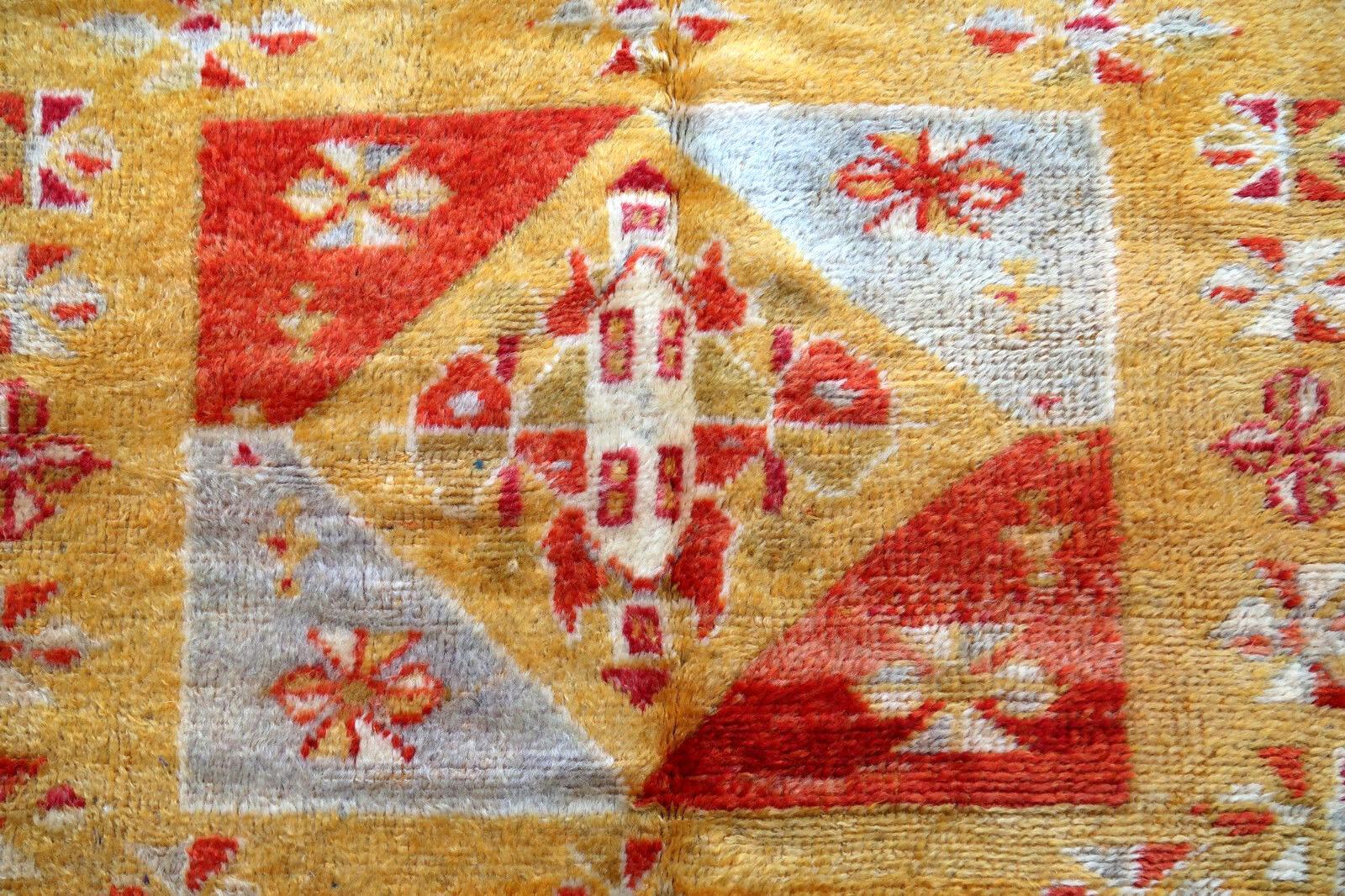 Early 20th Century Handmade Antique Moroccan Berber Rug, 1920s, 1P50 For Sale