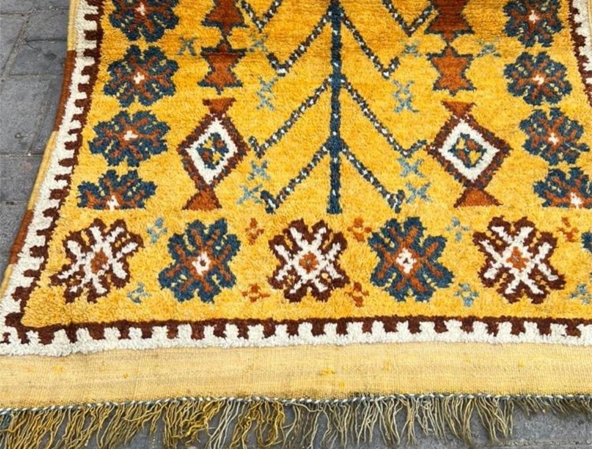 Handgefertigter antiker marokkanischer Berberteppich 3,4' x 4,1', 1930er Jahre - 2B84 (Handgeknüpft) im Angebot