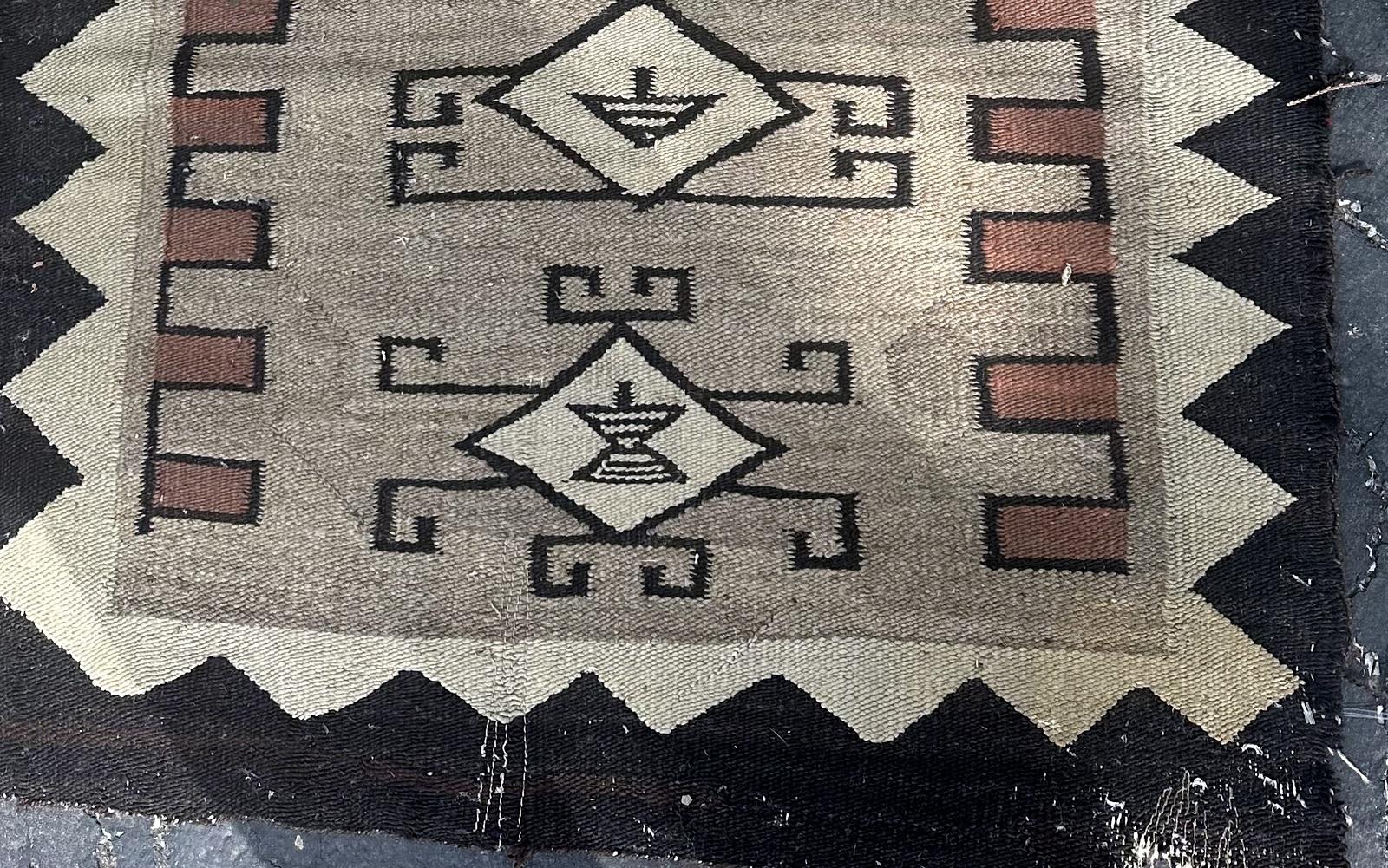 Fin du XIXe siècle Tapis Navajo amérindien ancien fait à la main 2,3' x 5,2', 1880s - 2B68 en vente