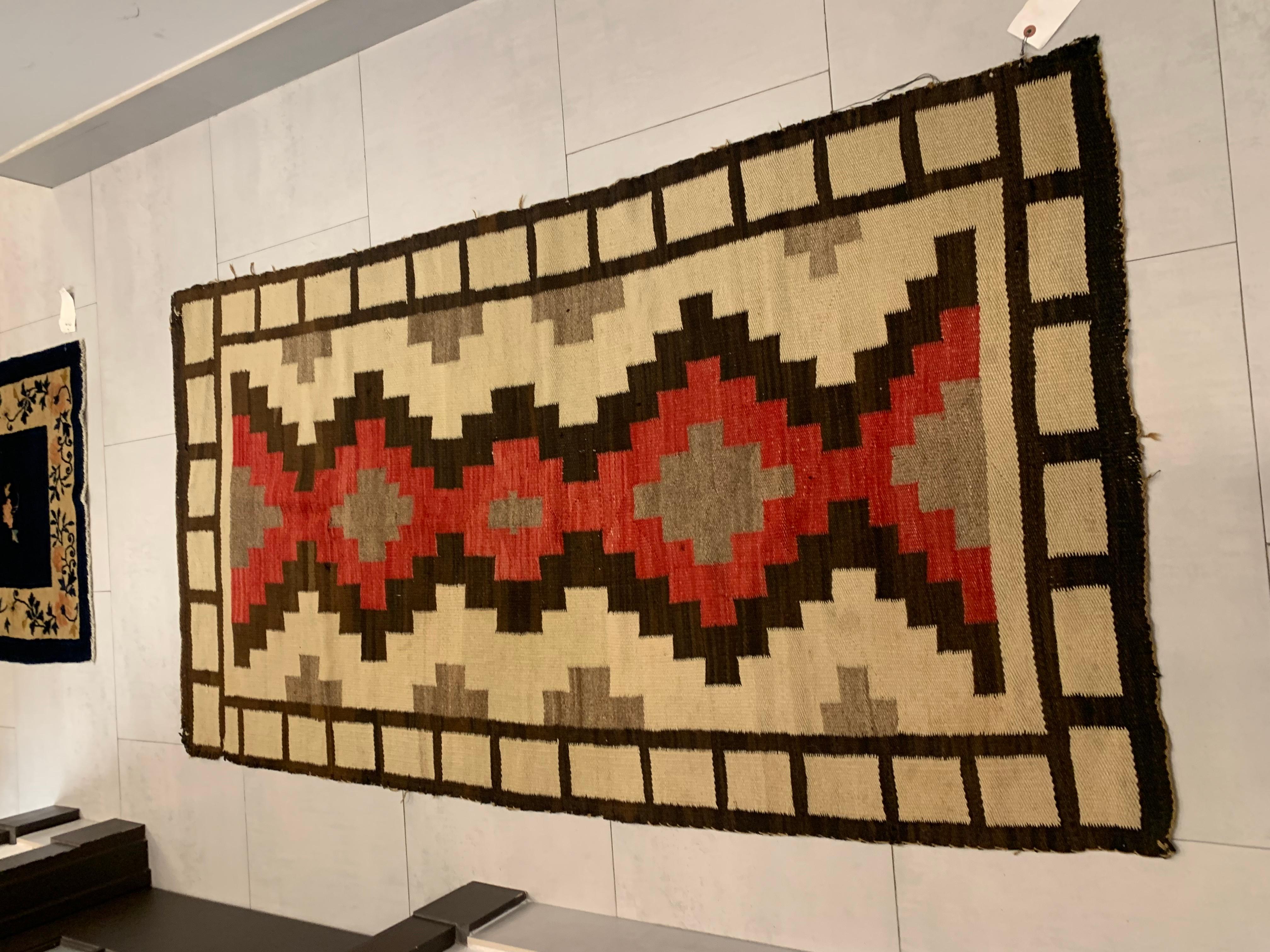 Handmade Antique Native American Navajo Rug 3.3' x 6', 1900s - 2B021 In Fair Condition In Bordeaux, FR