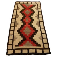 Handgefertigter antiker Navajo-Teppich der amerikanischen Ureinwohner 3.3' x 6', 1900er Jahre - 2B021