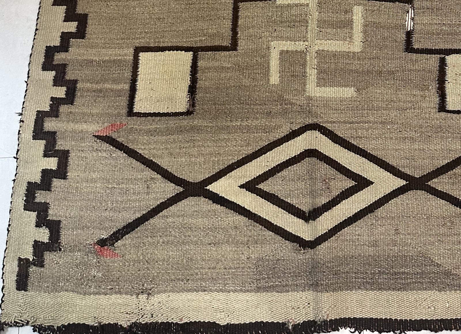 Noué à la main Tapis Navajo amérindien ancien fait à la main 4' x 5,10' 1900s - 2B58 en vente