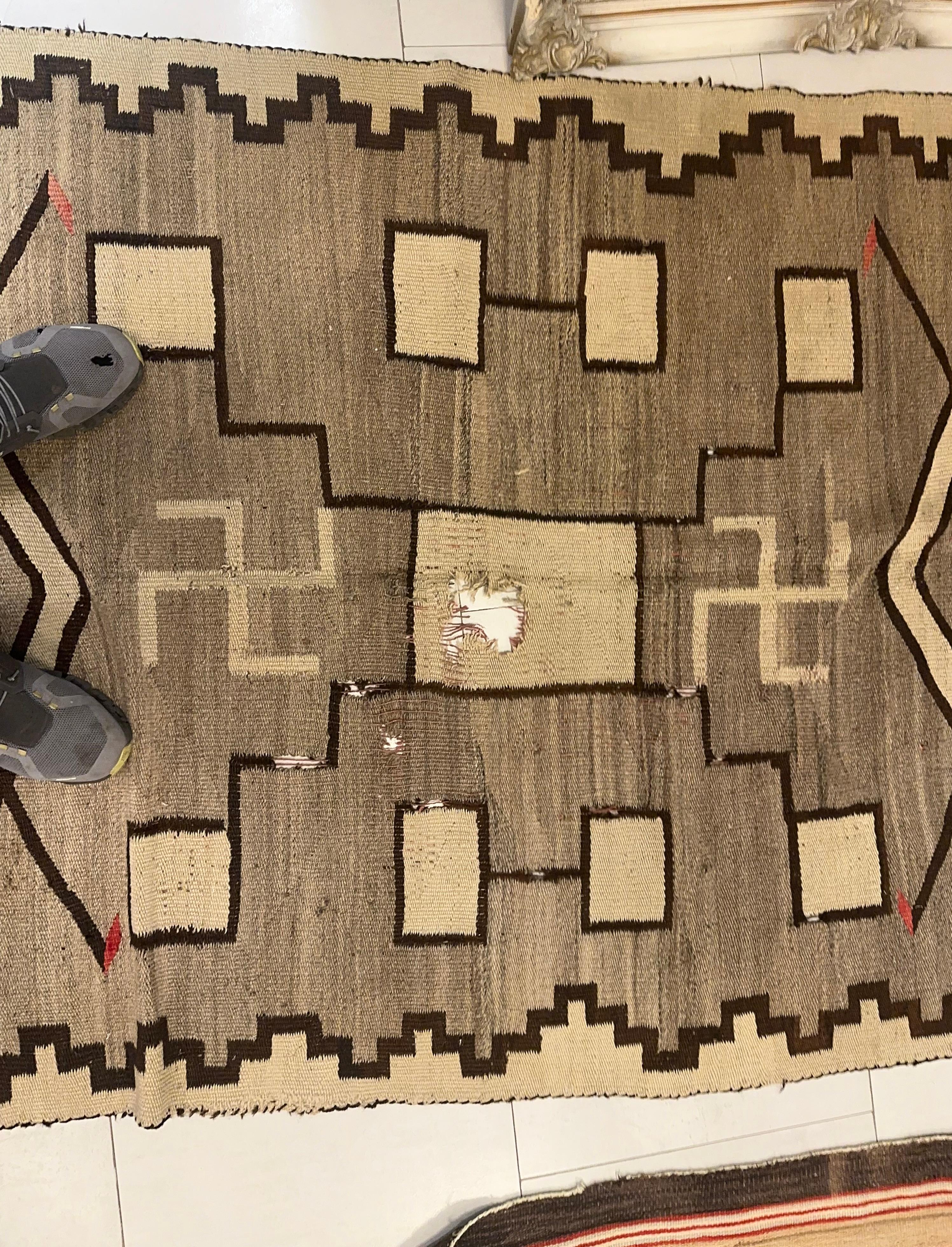 Début du 20ème siècle Tapis Navajo amérindien ancien fait à la main 4' x 5,10' 1900s - 2B58 en vente