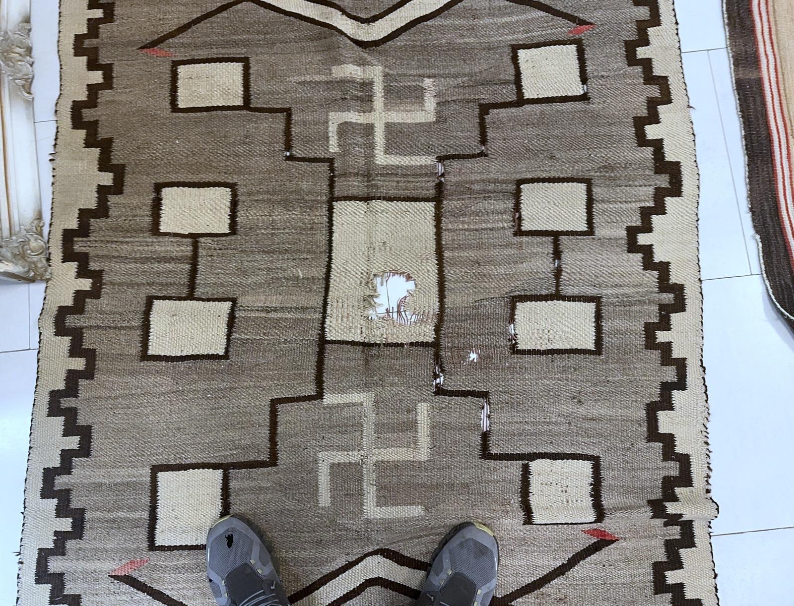 Laine Tapis Navajo amérindien ancien fait à la main 4' x 5,10' 1900s - 2B58 en vente