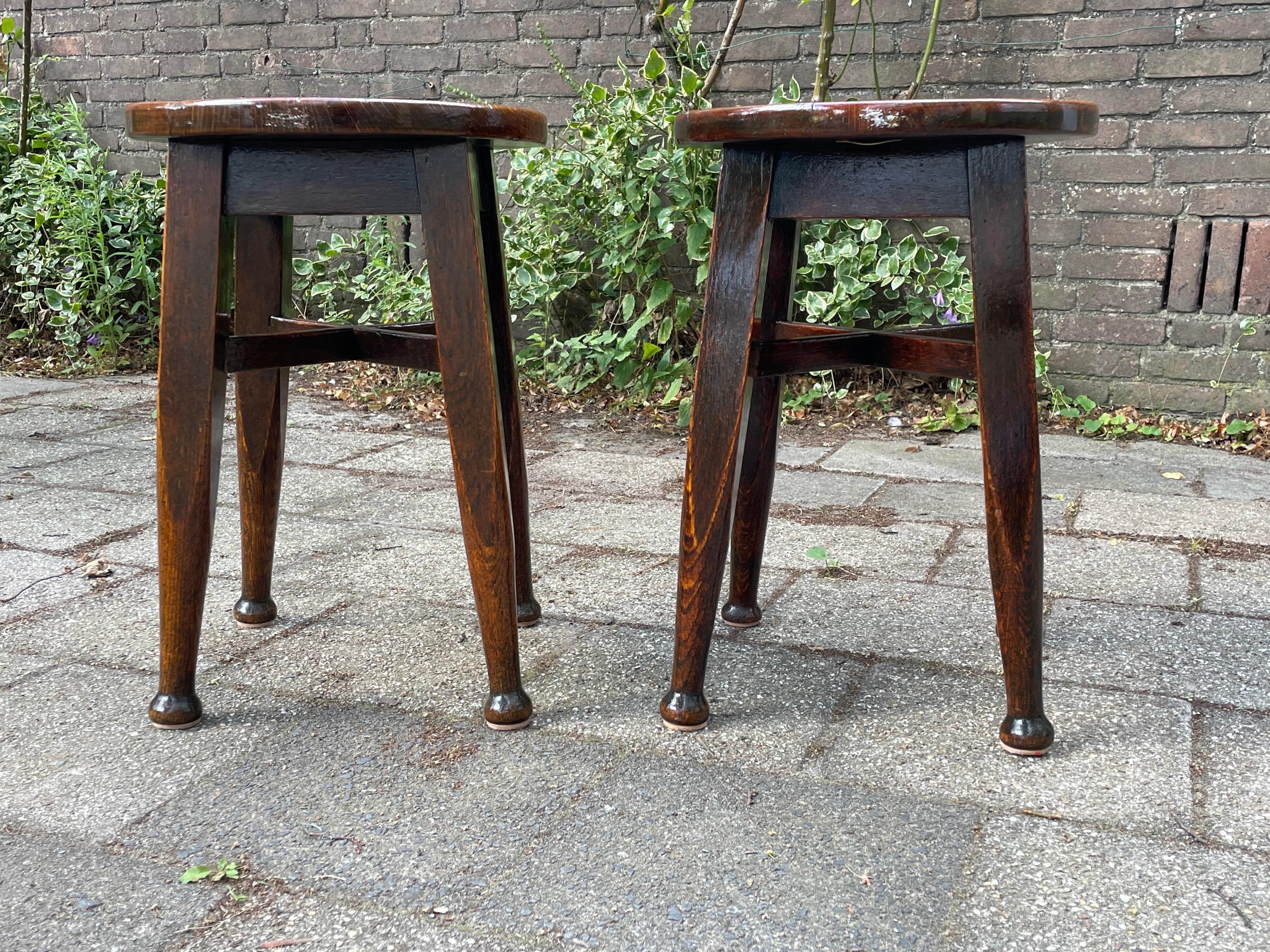 Handmade Antique Pair of Arts and Crafts Style Oak Stools by Gaskell & Chambers In Good Condition For Sale In Lisse, NL