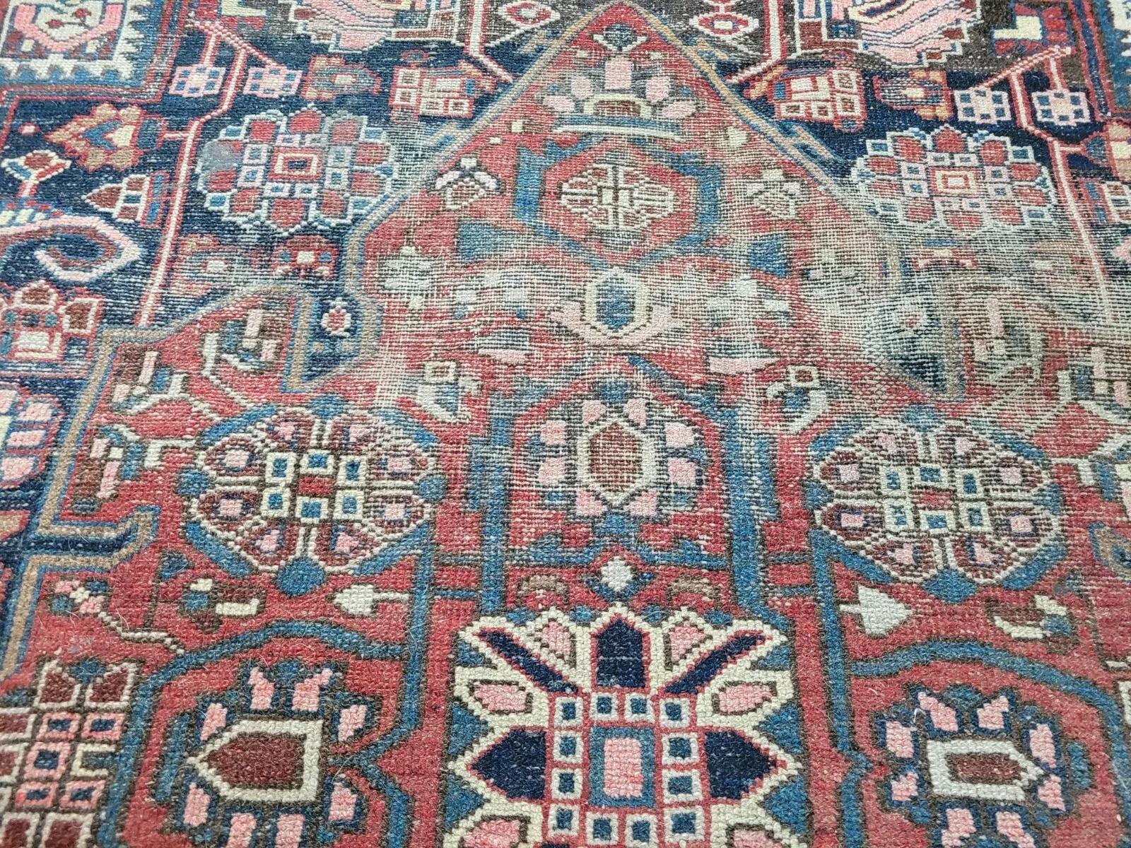 Handgefertigter antiker persischer Bachtiari-Teppich 4,5' x 6,3' (136cm x 193cm) 1900s - 2K10 (Französisch) im Angebot
