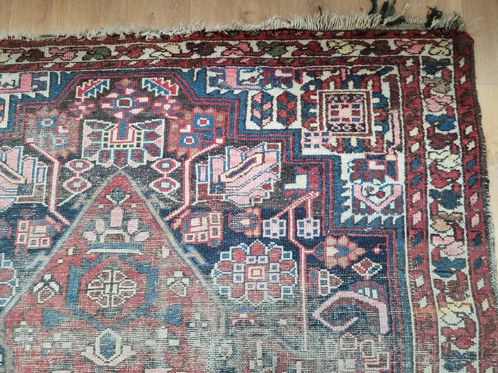 Handgefertigter antiker persischer Bachtiari-Teppich 4,5' x 6,3' (136cm x 193cm) 1900s - 2K10 im Zustand „Gut“ im Angebot in Bordeaux, FR