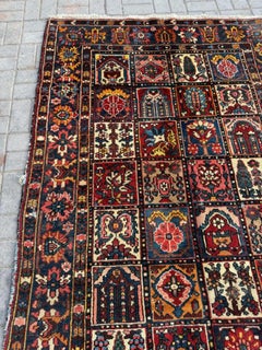 Handmade Antique Persian Bakhtiari Rug 4.8' x 6.9, 1920s - 2B91