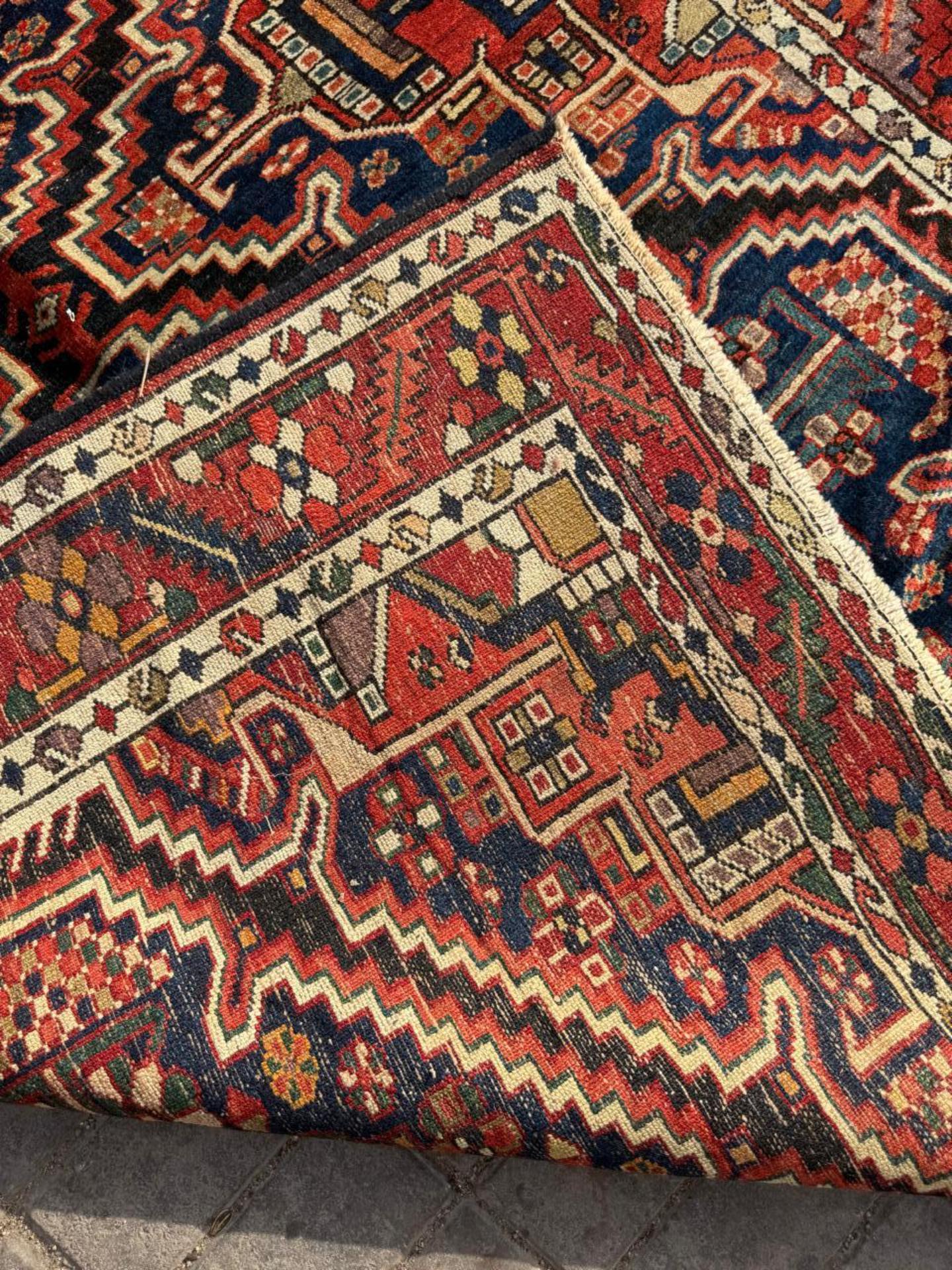 Noué à la main Tapis ancien persan Bakhtiari fait main 5' x 6.4', 1920 - 2B99 en vente