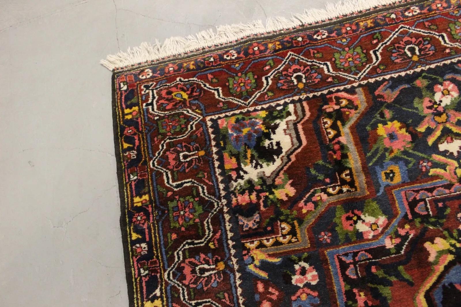 Noué à la main Tapis ancien persan Bakhtiari fait main 5.9' x 15.7', 1920 - 1K10 en vente
