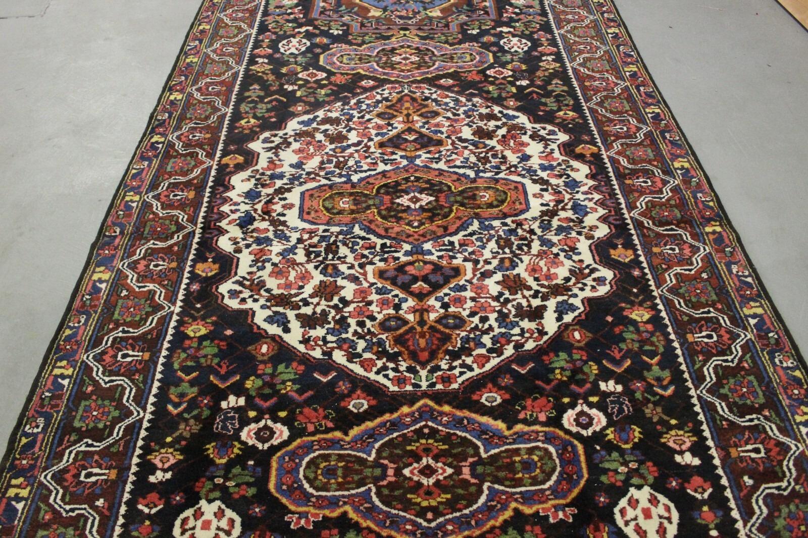 Tapis ancien persan Bakhtiari fait main 5.9' x 15.7', 1920 - 1K10 en vente 1