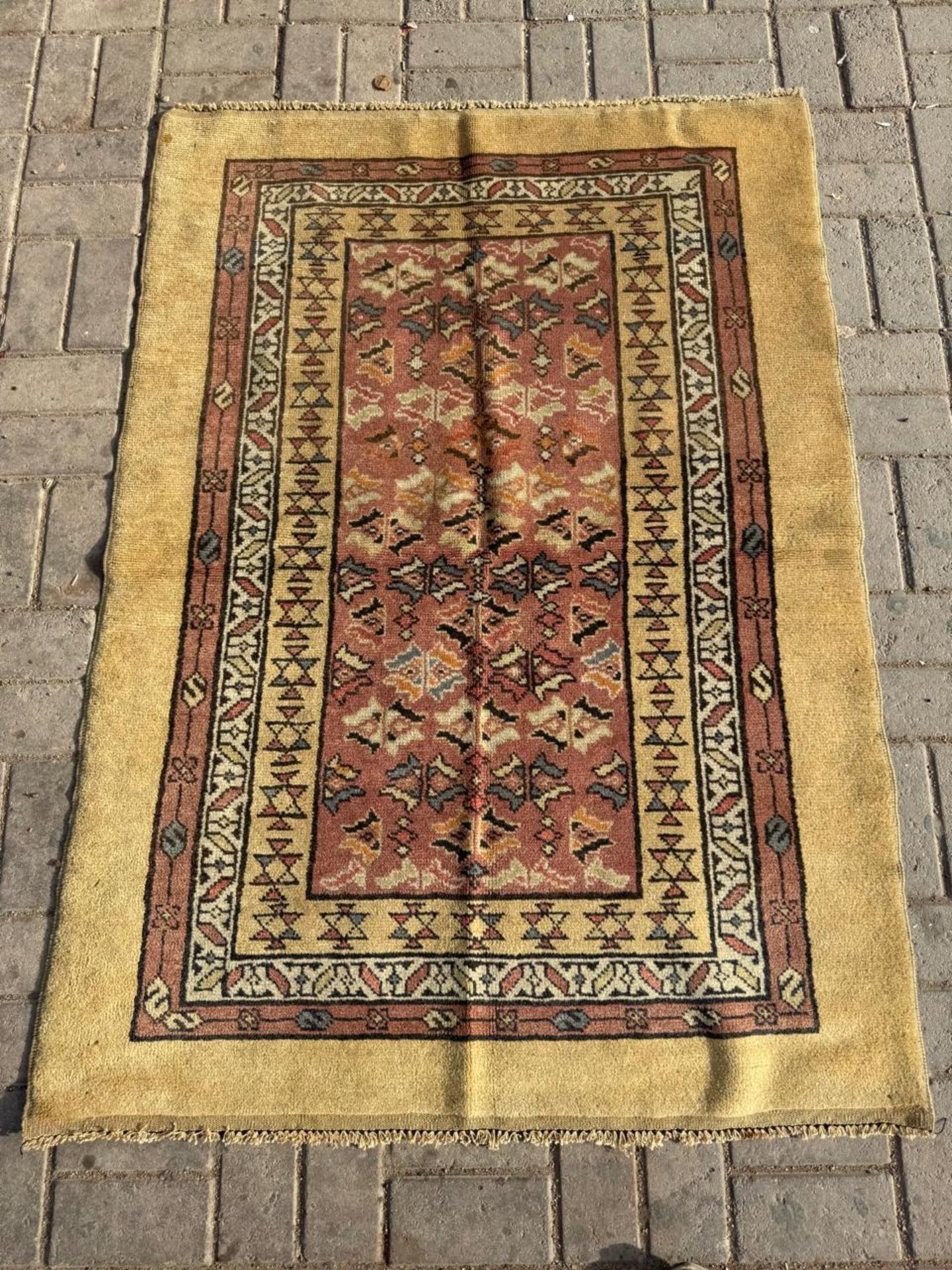 Francese Tappeto antico di pelo di cammello persiano fatto a mano 3,6' x 4,11', 1900 - 2B97 in vendita
