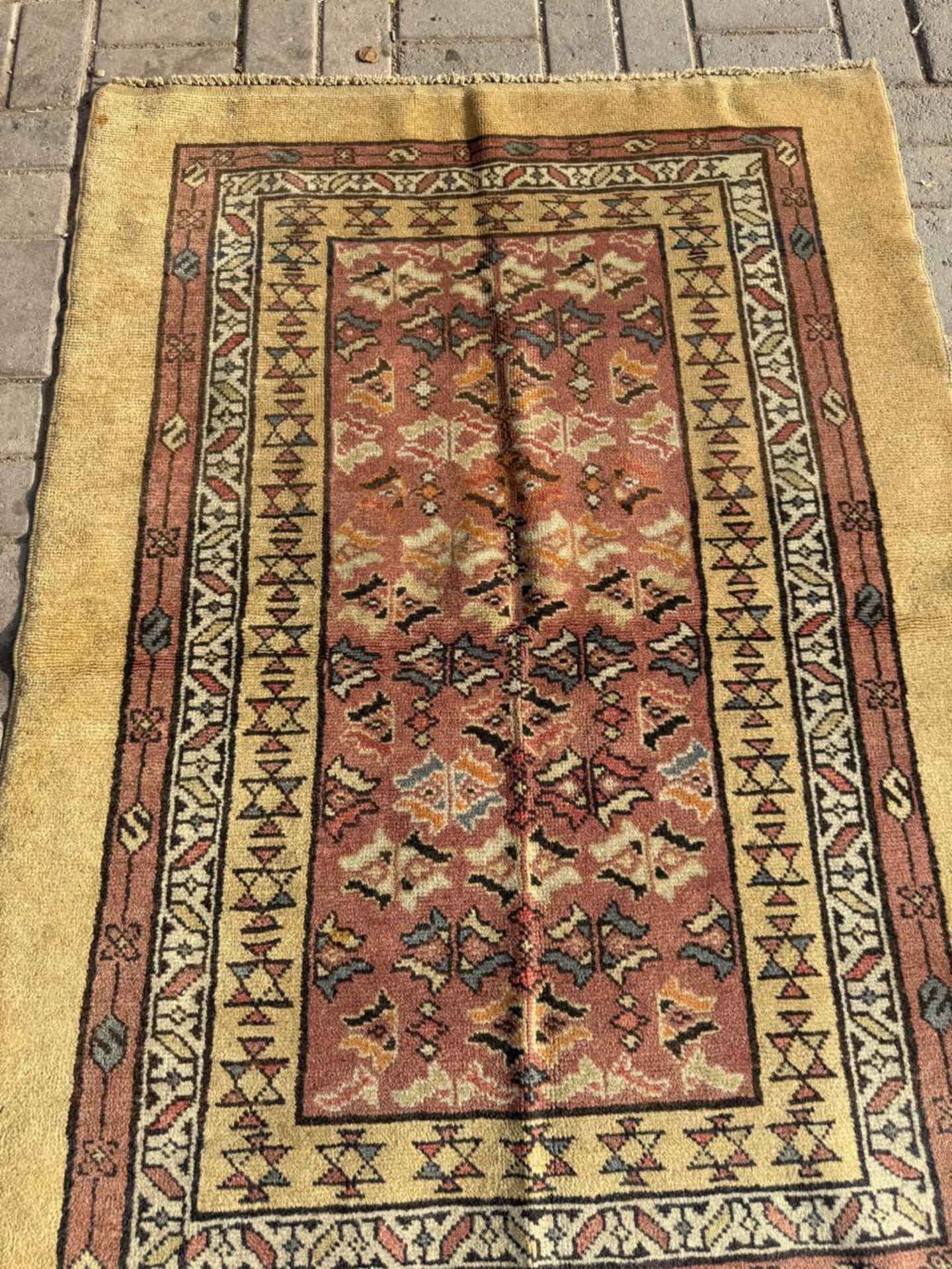 Tappeto antico di pelo di cammello persiano fatto a mano 3,6' x 4,11', 1900 - 2B97 In condizioni buone in vendita a Bordeaux, FR