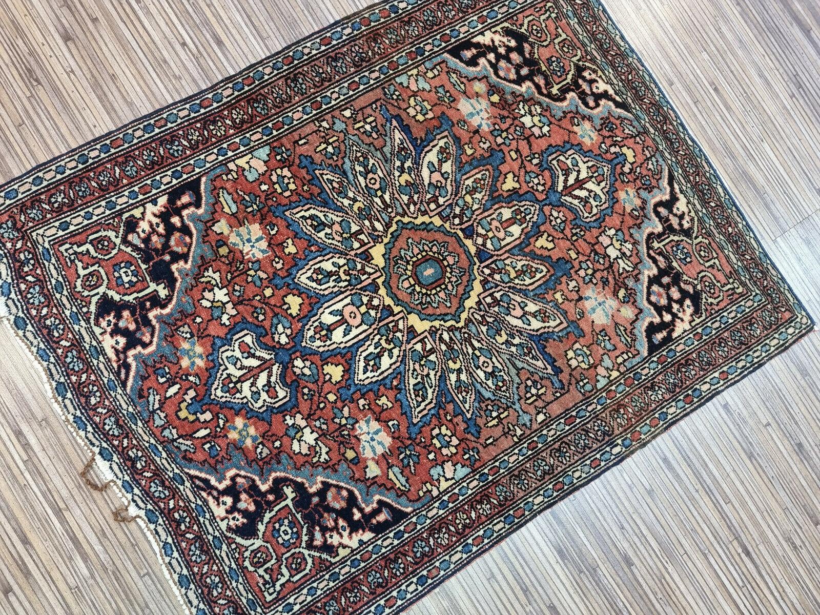Tapis persan Farahan ancien fait à la main 1,8' x 2,3', 1880s - 1D140 en vente 4