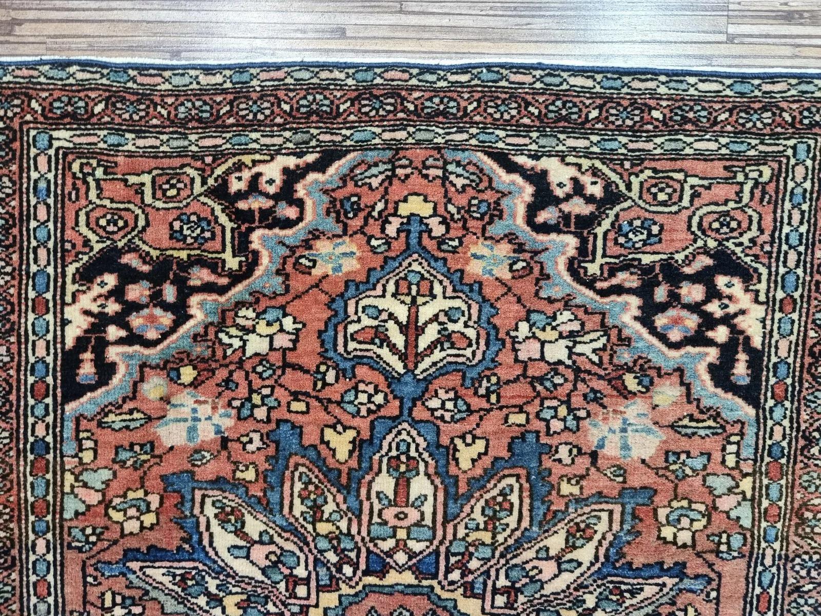 Noué à la main Tapis persan Farahan ancien fait à la main 1,8' x 2,3', 1880s - 1D140 en vente