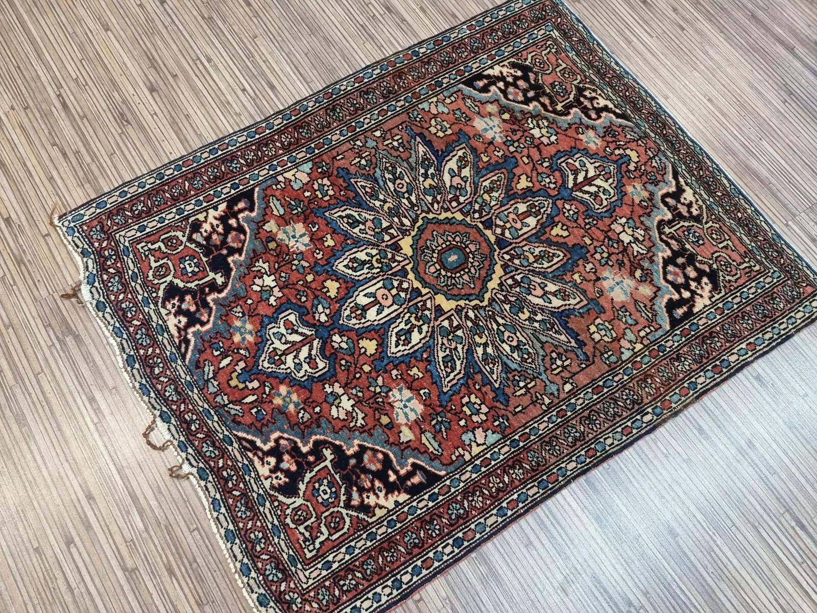 Fin du XIXe siècle Tapis persan Farahan ancien fait à la main 1,8' x 2,3', 1880s - 1D140 en vente