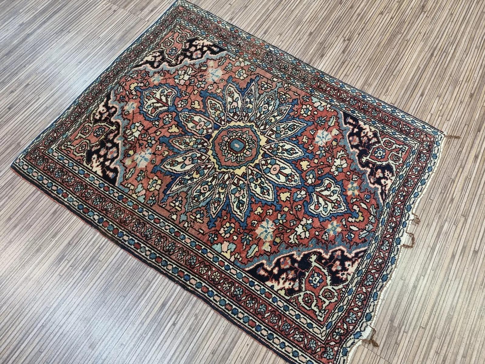 Tapis persan Farahan ancien fait à la main 1,8' x 2,3', 1880s - 1D140 en vente 1