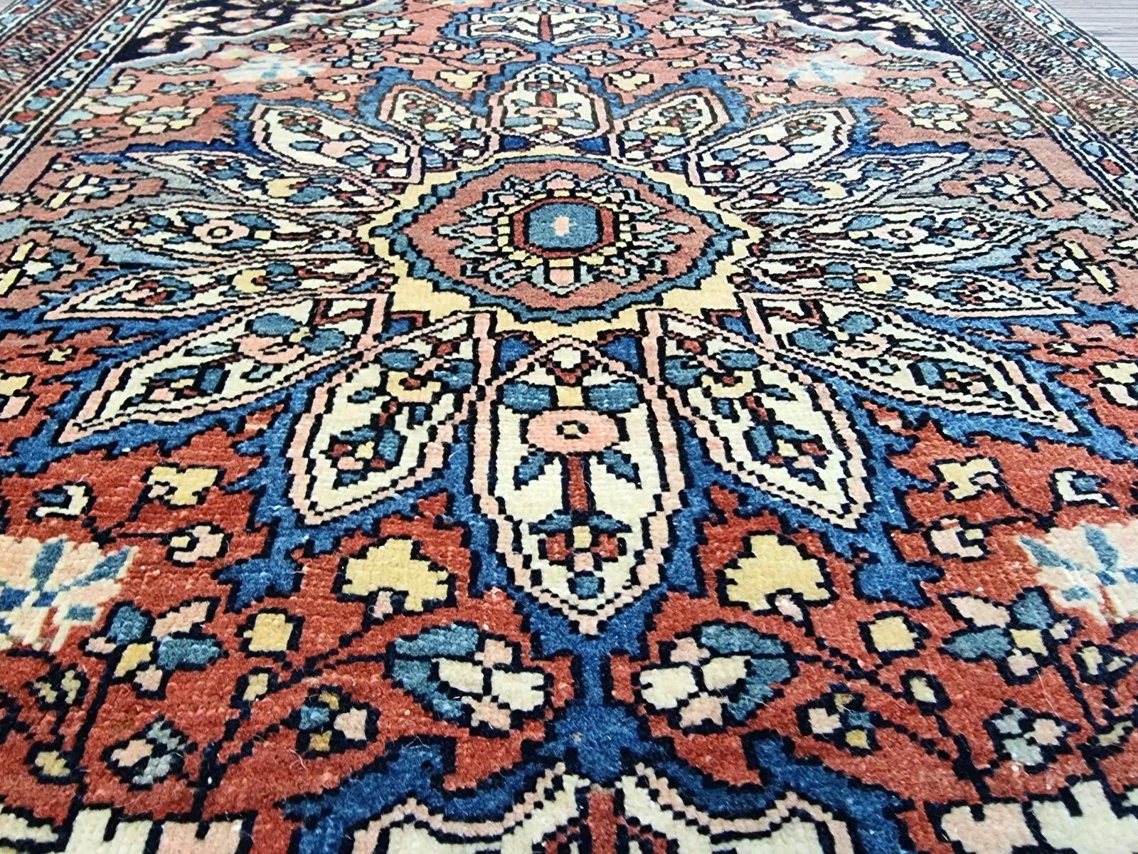Tapis persan Farahan ancien fait à la main 1,8' x 2,3', 1880s - 1D140 en vente 3