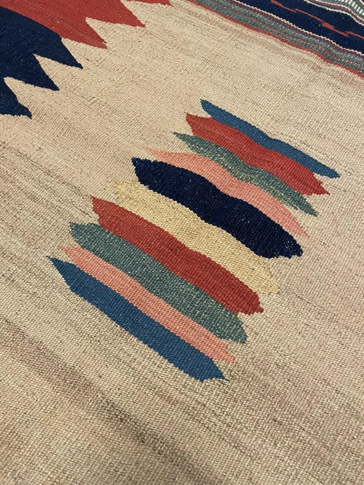 Handgefertigter antiker persischer Gahskai Kilim Teppich 3.7' x 3.7' 1910s - 1N87 (Wolle) im Angebot