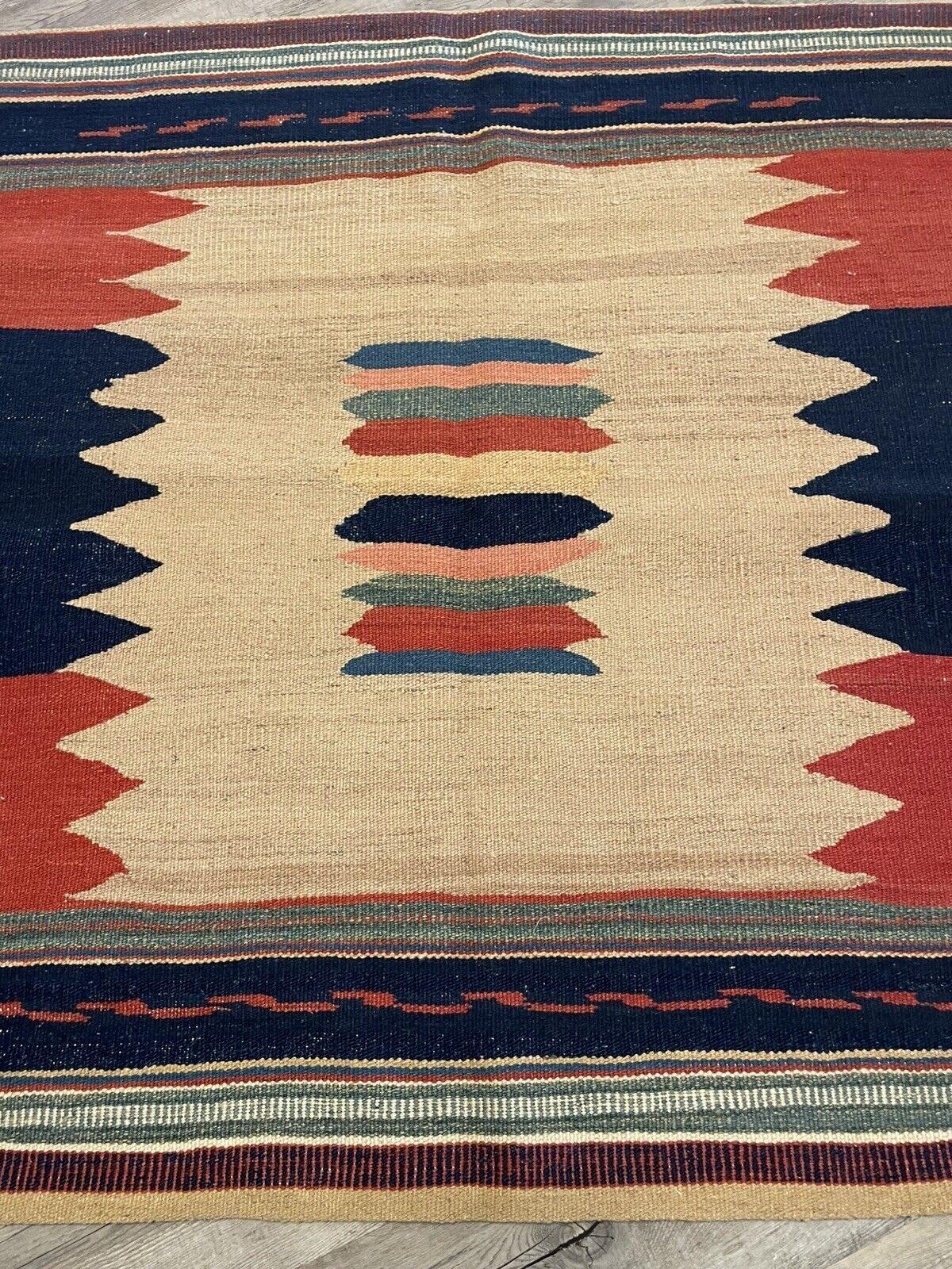 Handgefertigter antiker persischer Gahskai Kilim Teppich 3.7' x 3.7' 1910s - 1N87 im Angebot 1
