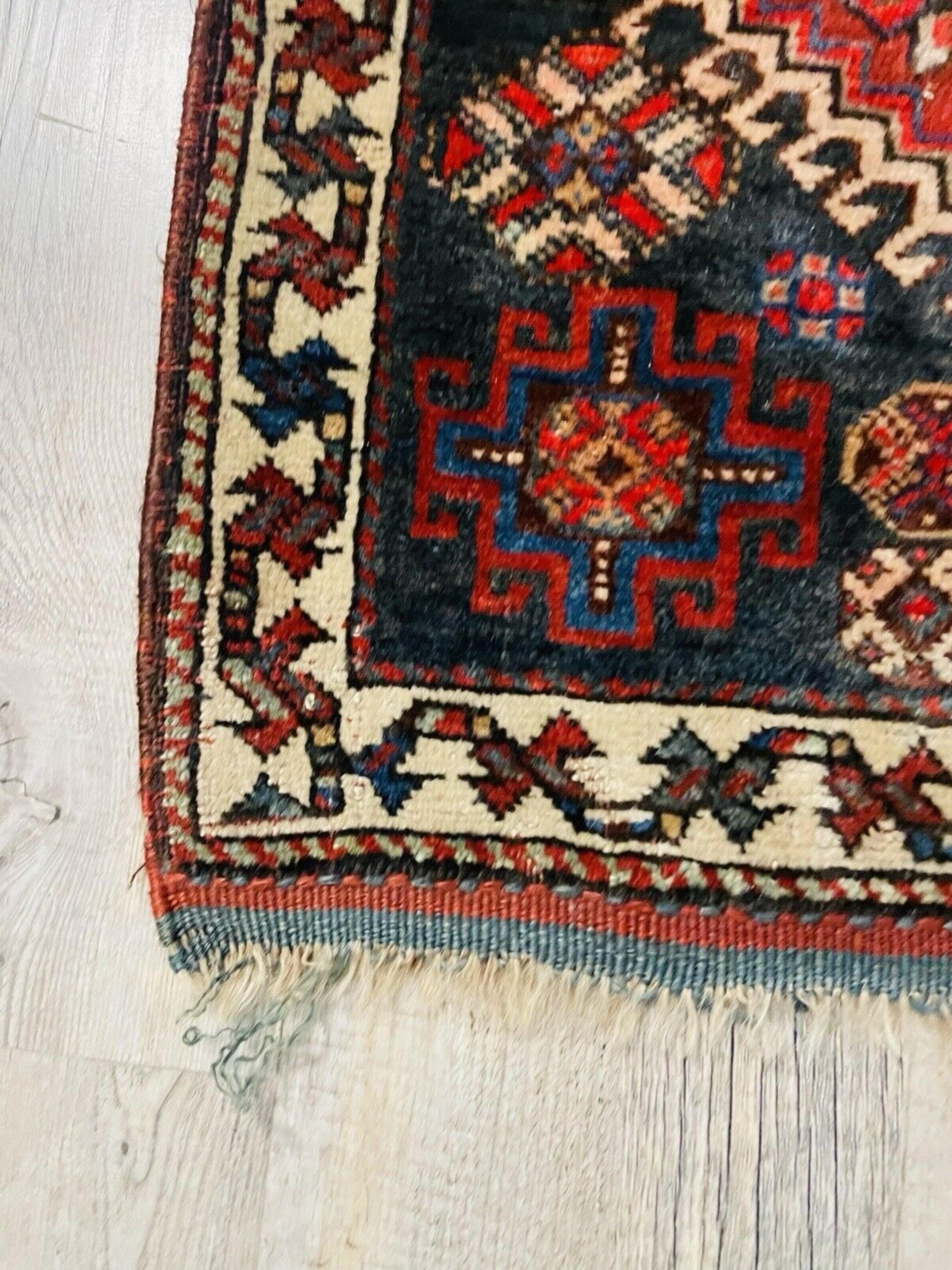 Handgefertigte antike persische Gashkai Collectible Bagface 1.6' x 1.6', 1920er Jahre - 1N101 im Angebot 3