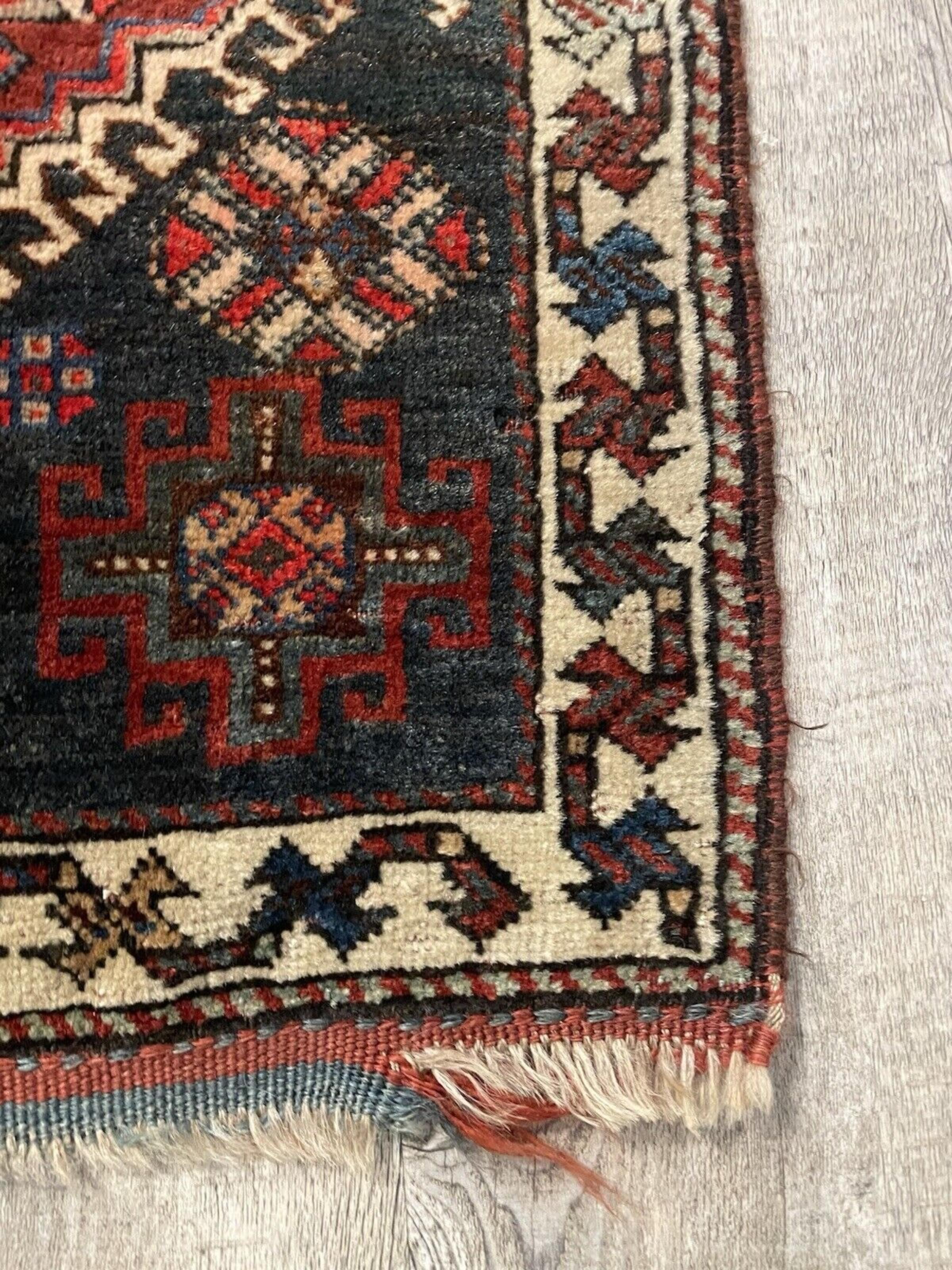 Handgefertigte antike persische Gashkai Collectible Bagface 1.6' x 1.6', 1920er Jahre - 1N101 im Angebot 4