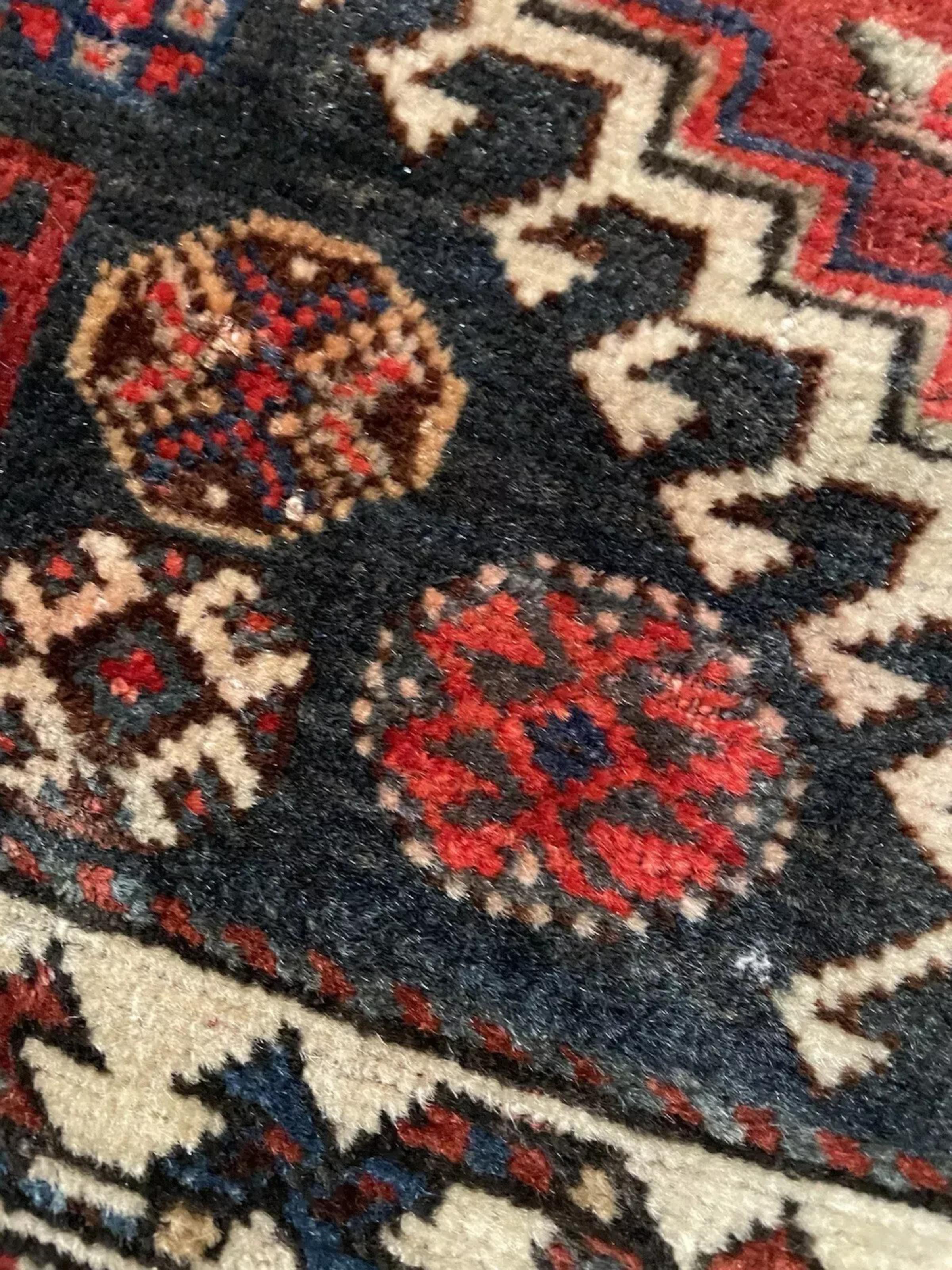 Handgefertigte antike persische Gashkai Collectible Bagface 1.6' x 1.6', 1920er Jahre - 1N101 (Französisch) im Angebot