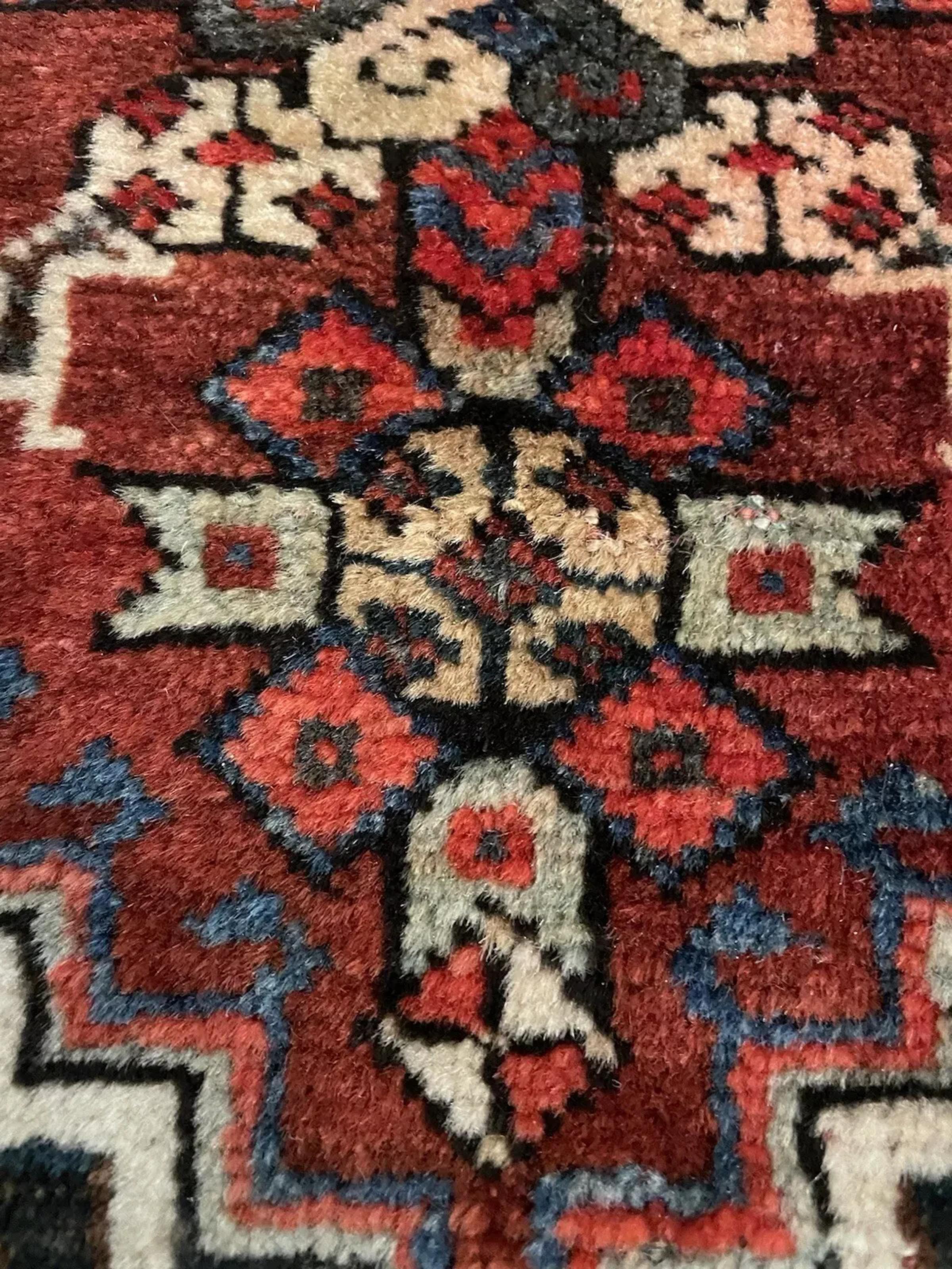 Handgefertigte antike persische Gashkai Collectible Bagface 1.6' x 1.6', 1920er Jahre - 1N101 (Handgeknüpft) im Angebot