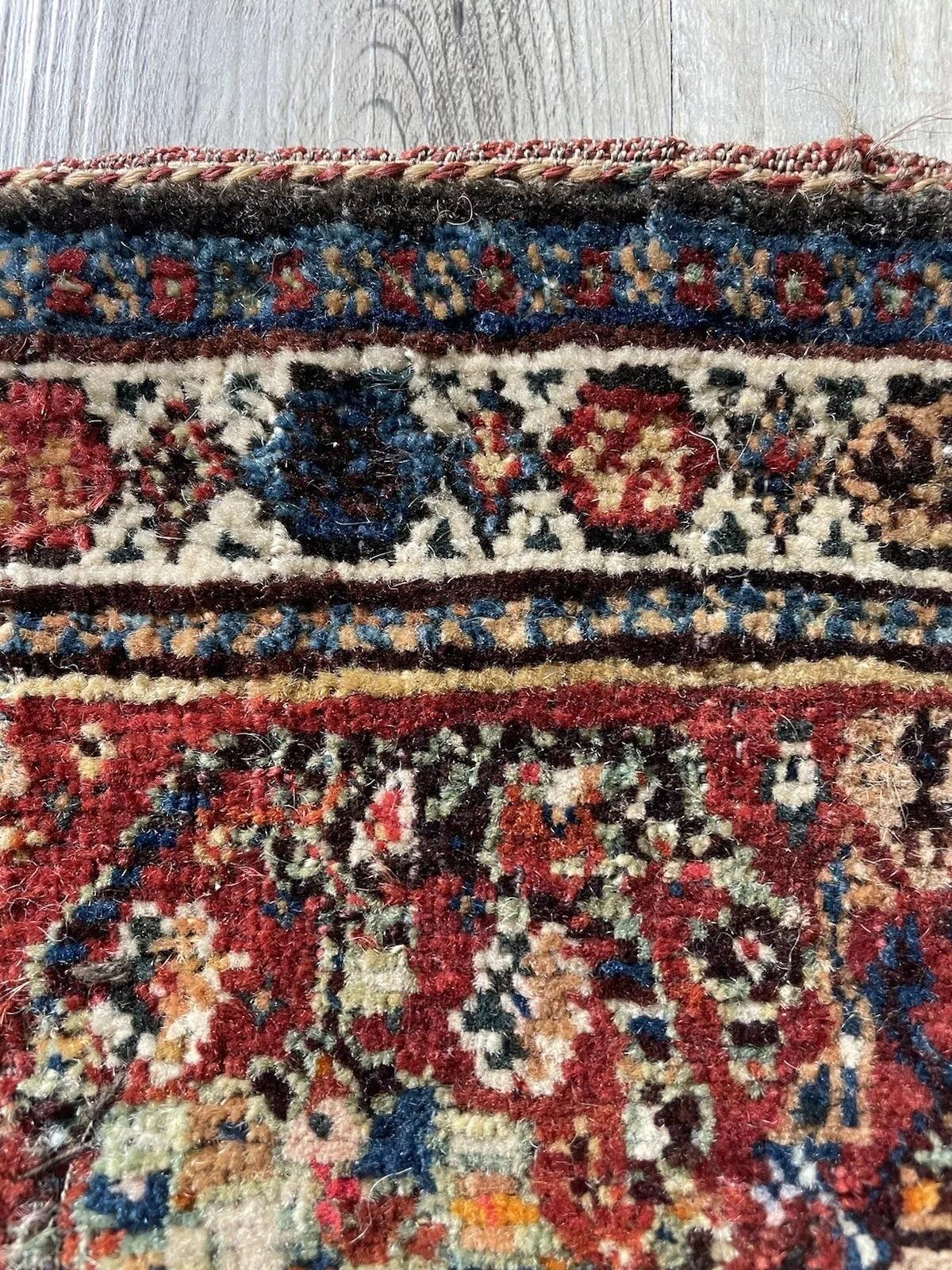 Tapis persan ancien Gashkai de collection fait à la main 1,2' x 1.9', années 1880 - 1N64 en vente 4
