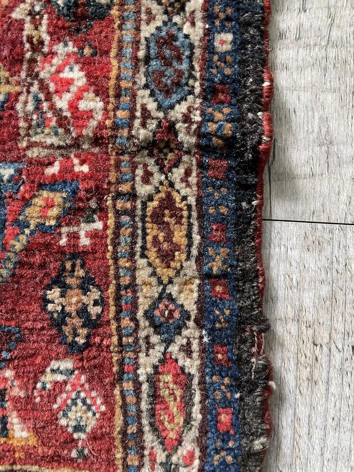 Tapis persan ancien Gashkai de collection fait à la main 1,2' x 1.9', années 1880 - 1N64 en vente 6
