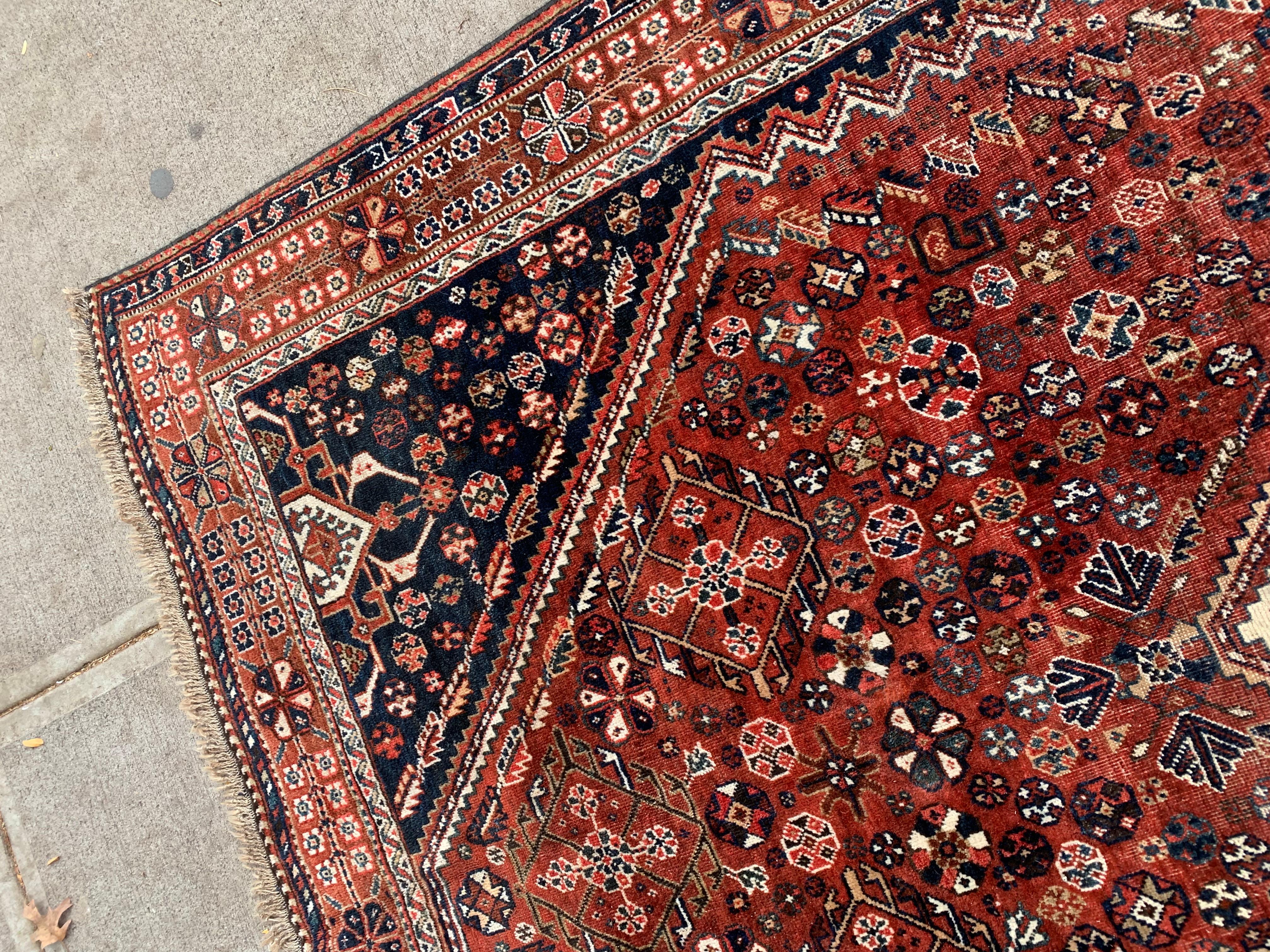 Tapis persan ancien Gashkai fait à la main 5.3' x 7,11' 1900s - 2B42 en vente 2