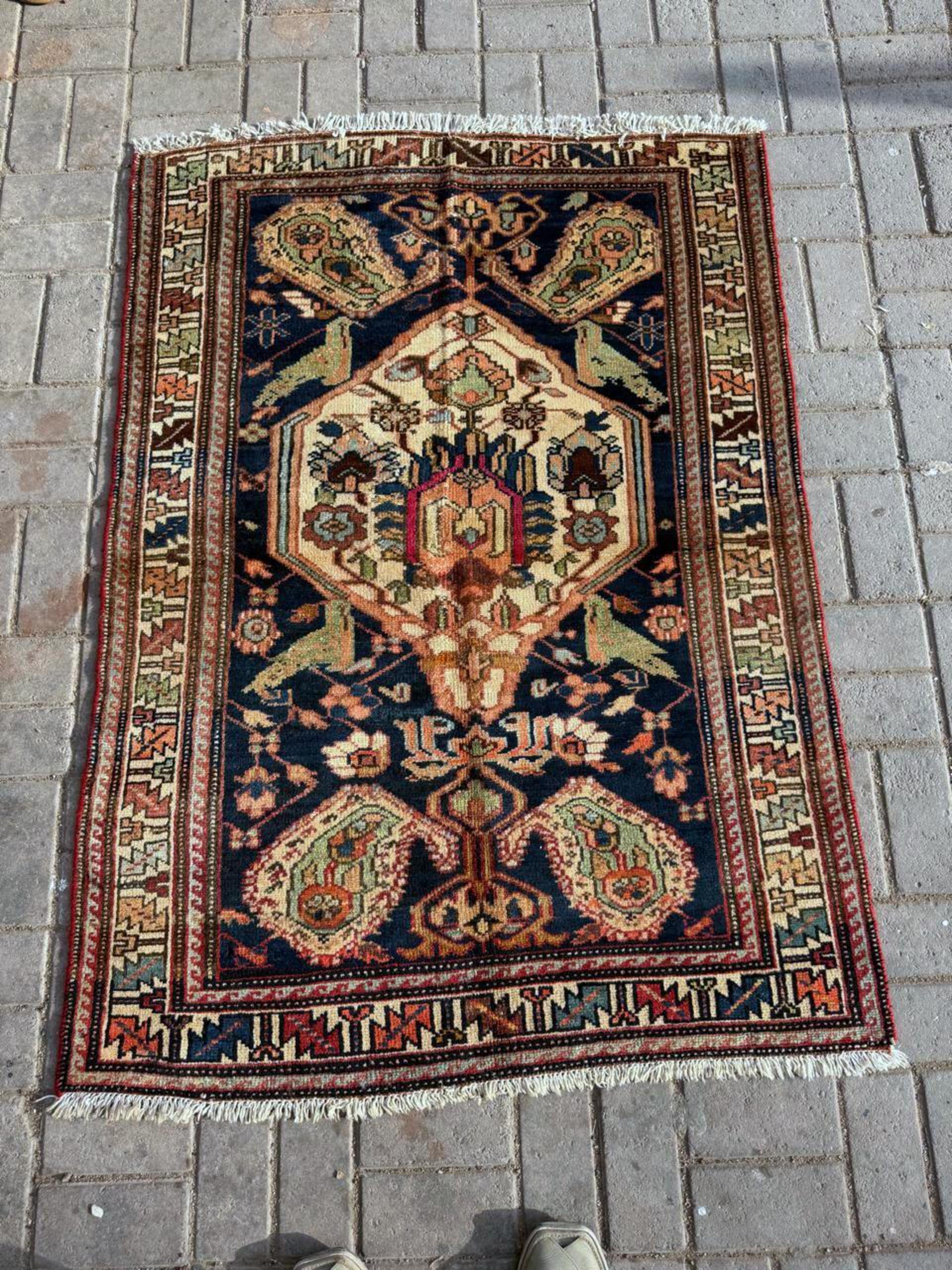 Francese Tappeto antico persiano Hamadan fatto a mano 3,5' x 4,9', anni '20 - 2B101 in vendita