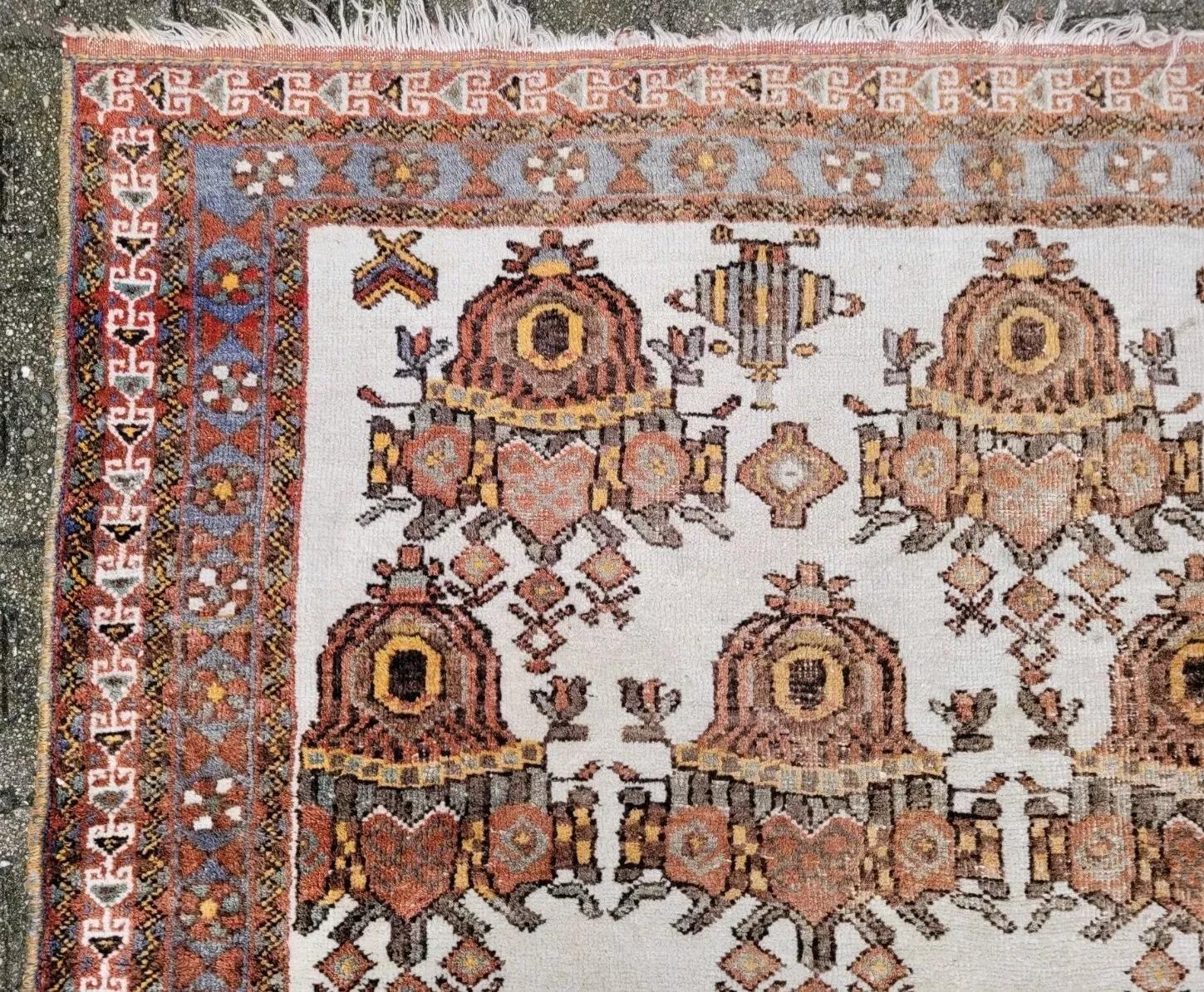 Noué à la main Tapis Hamadan persan ancien fait main 4' x 5.2' (124cm x 159cm) 1930s - 2K12 en vente