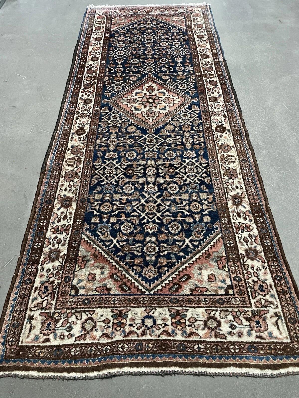 Alfombra persa antigua Hamadan hecha a mano 3.5' x 9.4' 1920s - 1N79 Anudado a mano en venta