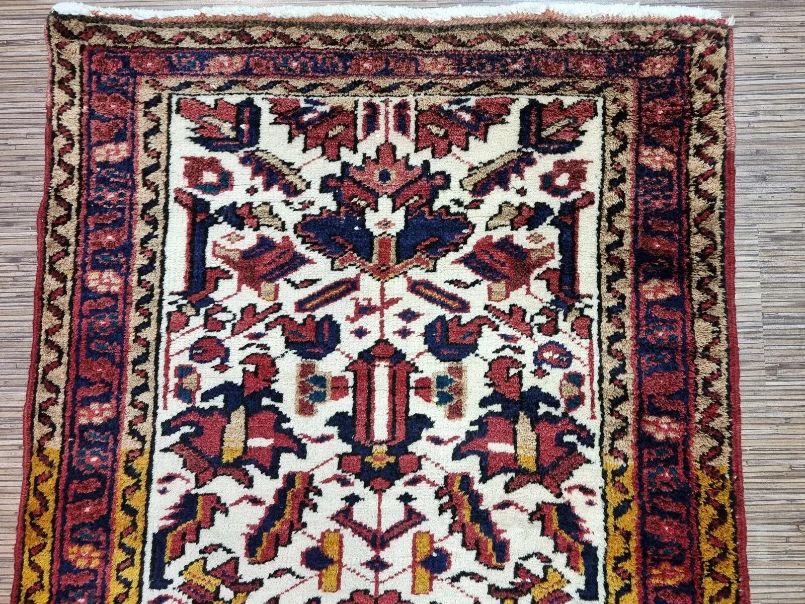 Alfombra persa antigua Heriz hecha a mano 2,8' x 4,8' Años 30 - 1D200 Anudado a mano en venta