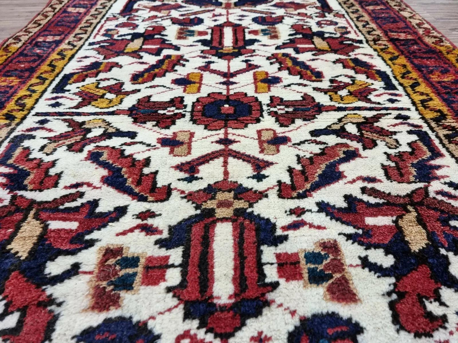 Alfombra persa antigua Heriz hecha a mano 2,8' x 4,8' Años 30 - 1D200 en Bueno estado para la venta en Bordeaux, FR