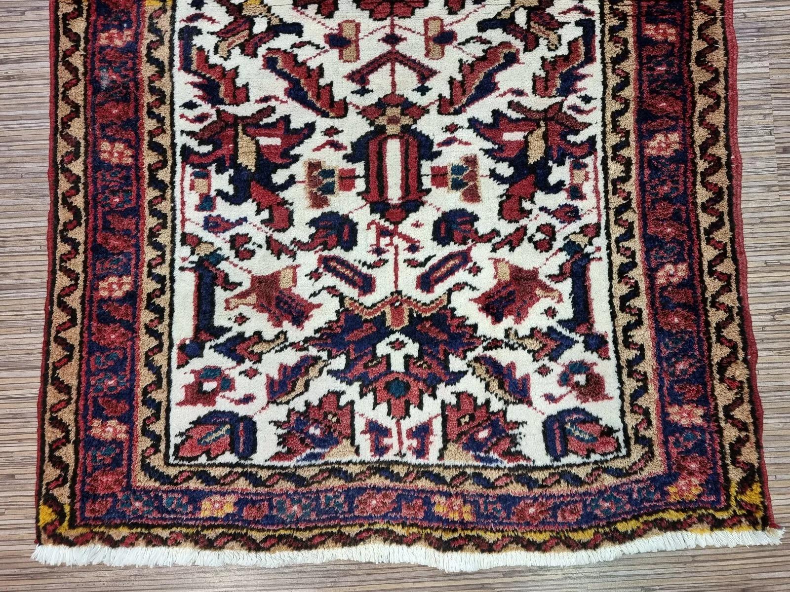 Alfombra persa antigua Heriz hecha a mano 2,8' x 4,8' Años 30 - 1D200 en venta 2