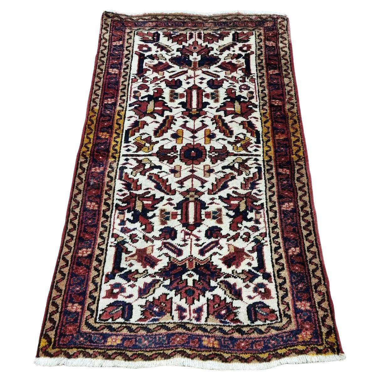 Handgefertigter antiker persischer Heriz-Teppich 2.8' x 4,8' 1930er Jahre - 1D200