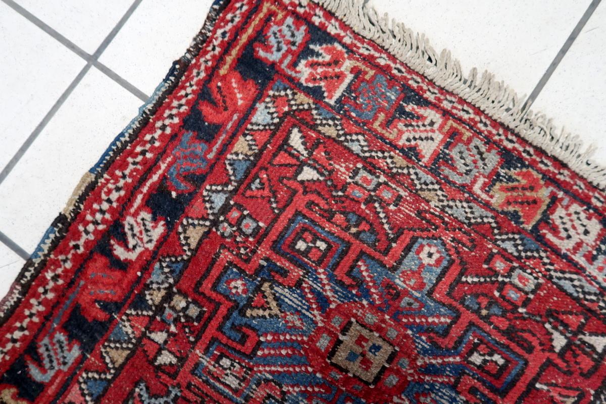 Annodato a mano Tappeto antico persiano Karajeh fatto a mano 2,1' x 3,7' 1910 - 1C1156 in vendita