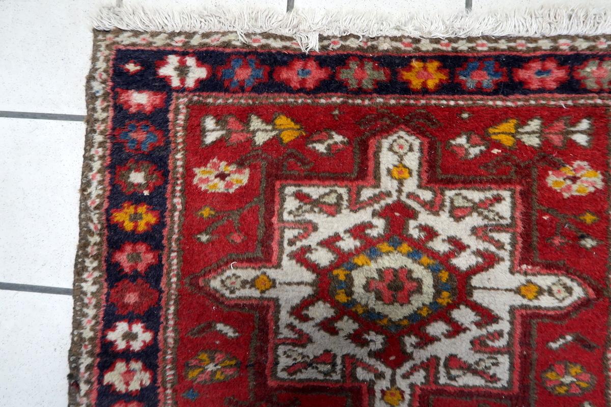 Noué à la main Tapis ancien persan Karajeh fait main 2.2' x 4.1' 1930s - 1С1155 en vente