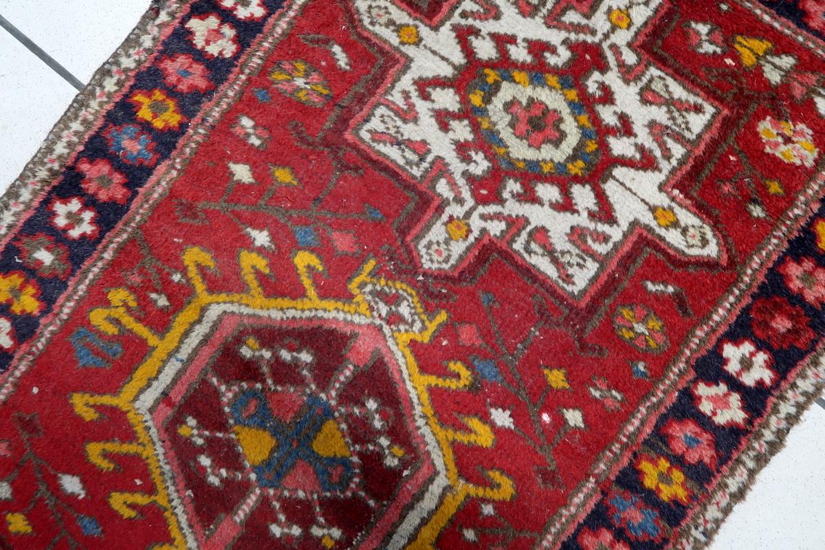 Tapis ancien persan Karajeh fait main 2.2' x 4.1' 1930s - 1С1155 Bon état - En vente à Bordeaux, FR