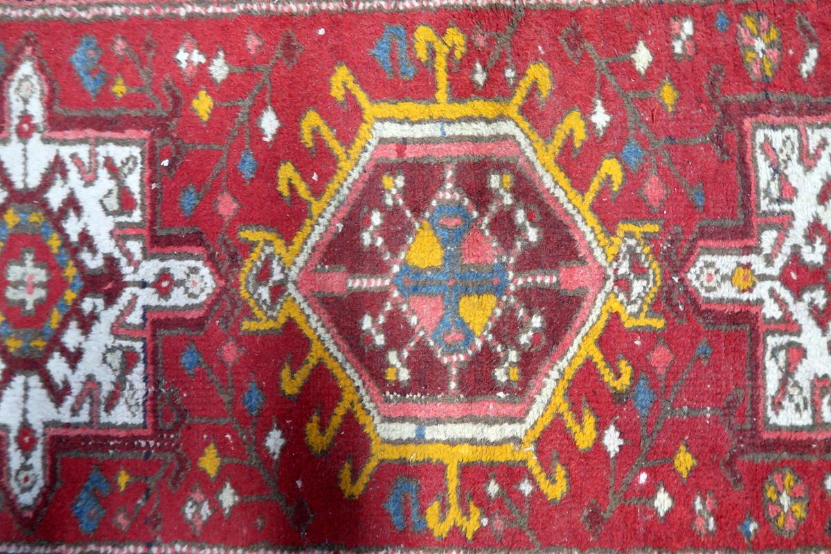 Milieu du XXe siècle Tapis ancien persan Karajeh fait main 2.2' x 4.1' 1930s - 1С1155 en vente