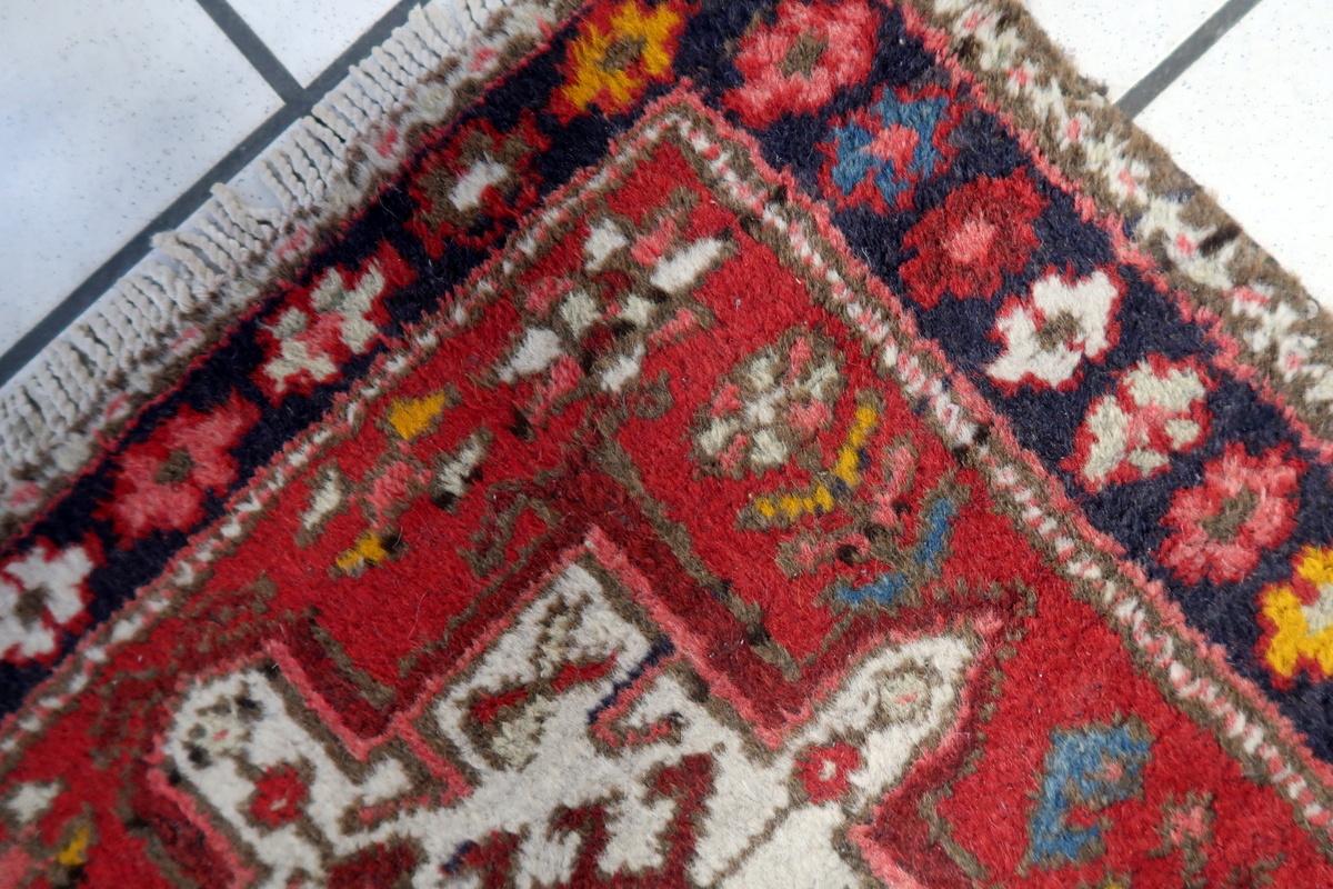 Tapis ancien persan Karajeh fait main 2.2' x 4.1' 1930s - 1С1155 en vente 1