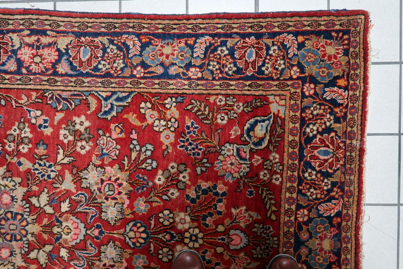 Tappeto antico in lana Kashan annodato a mano, disegno dell'albero della vita, 4,5' x 6,7'
Squisito tappeto antico Kashan (Medio Oriente), CIRCA 1910
Fai un salto indietro nel tempo con questo squisito tappeto antico Kashan, annodato a mano in Medio