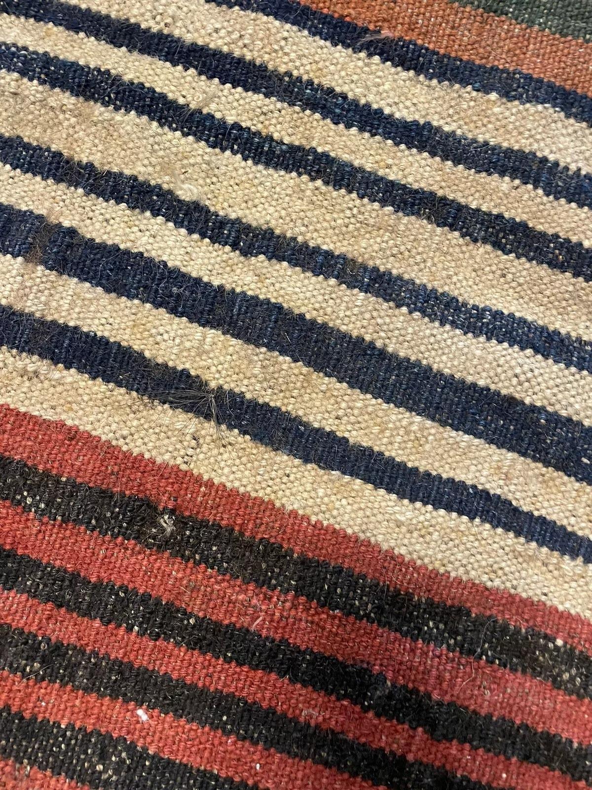 Sac à sel artisanal de collection Persan Luri 1.5' x 1.8', 1900s - 1N29 en vente 7