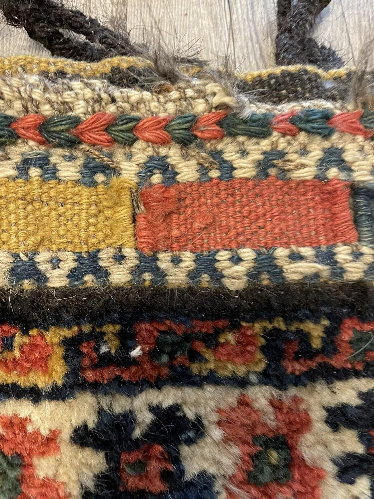 Laine Sac à sel artisanal de collection Persan Luri 1.5' x 1.8', 1900s - 1N29 en vente