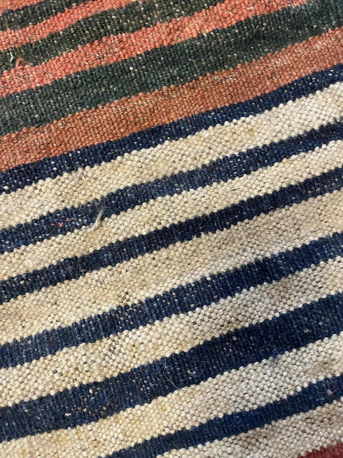 Sac à sel artisanal de collection Persan Luri 1.5' x 1.8', 1900s - 1N29 en vente 3