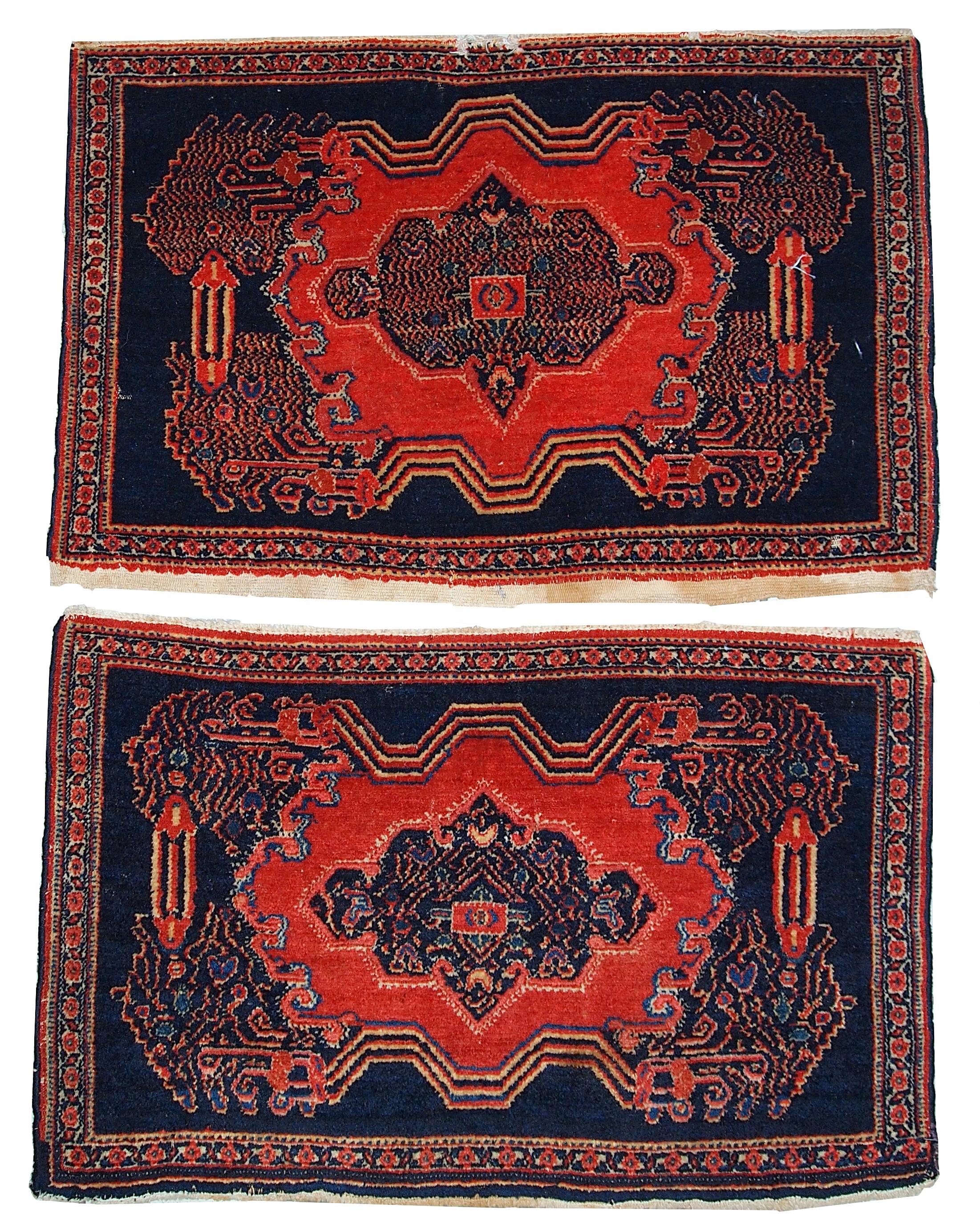 Antike Senneh-Teppiche in gutem Originalzustand. Sehr feine Teppiche mit detailliertem Design. Maße: 1.7' x 2.6' (52cm x 80cm).