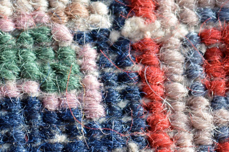 Seta Antico tappeto persiano annodato a mano con arazzo rosso, verde e blu, anni '50