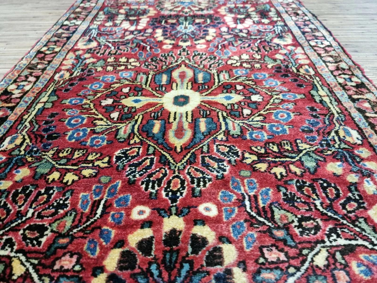 Tapis Sarouk persan ancien fait à la main 2.1' x 4' 1910s - 1D150 en vente 3